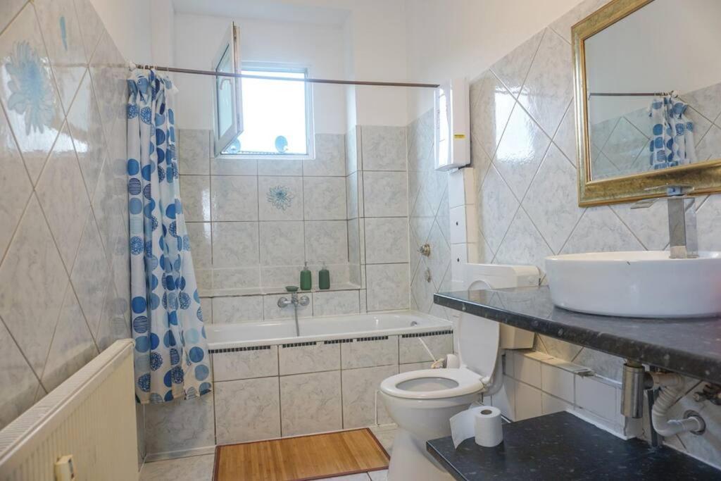 Apartment In Wuppertal - Charmante 3-Zimmer-Oase Mit Kamin Und Badewanne Екстер'єр фото